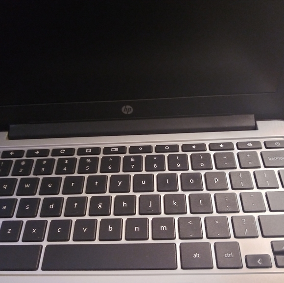 BRAND NEW LAPTOP HP - Picture 6 of 7